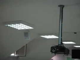 nosač sa projektorom